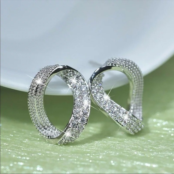 New 925 Silver Ladies Stylish office Stud Earrings - Picture 6 of 6